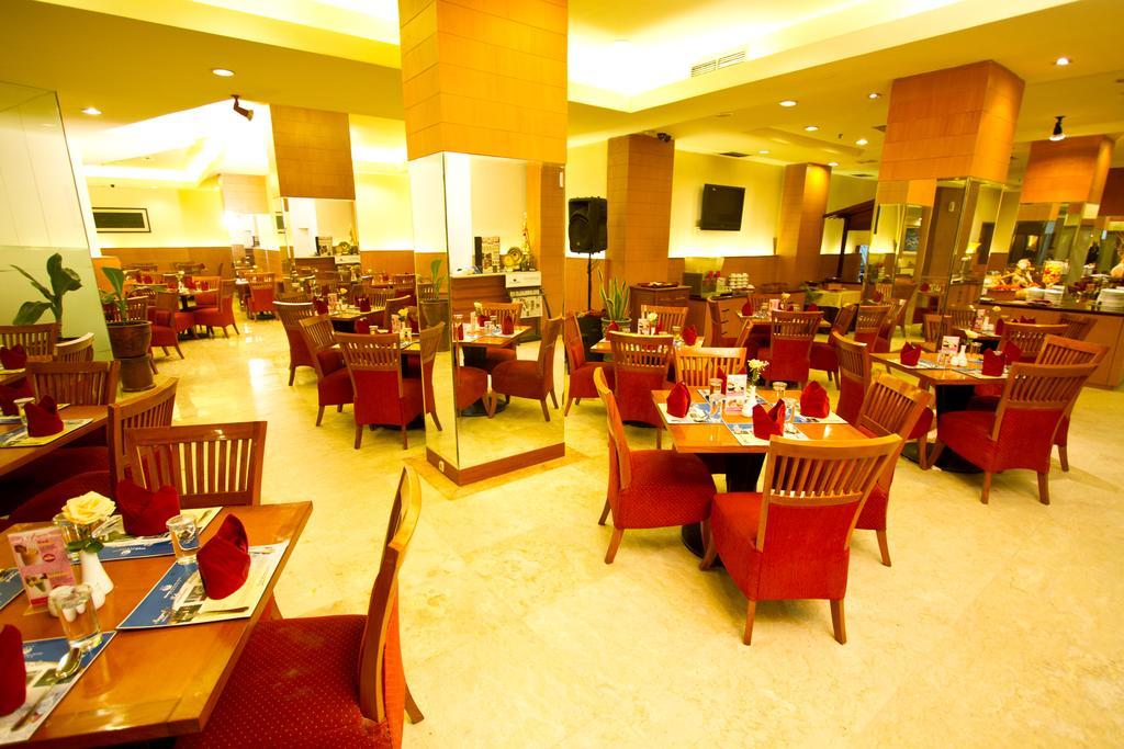 Hotel Bisanta Bidakara Tunjungan Surabaya Exterior photo