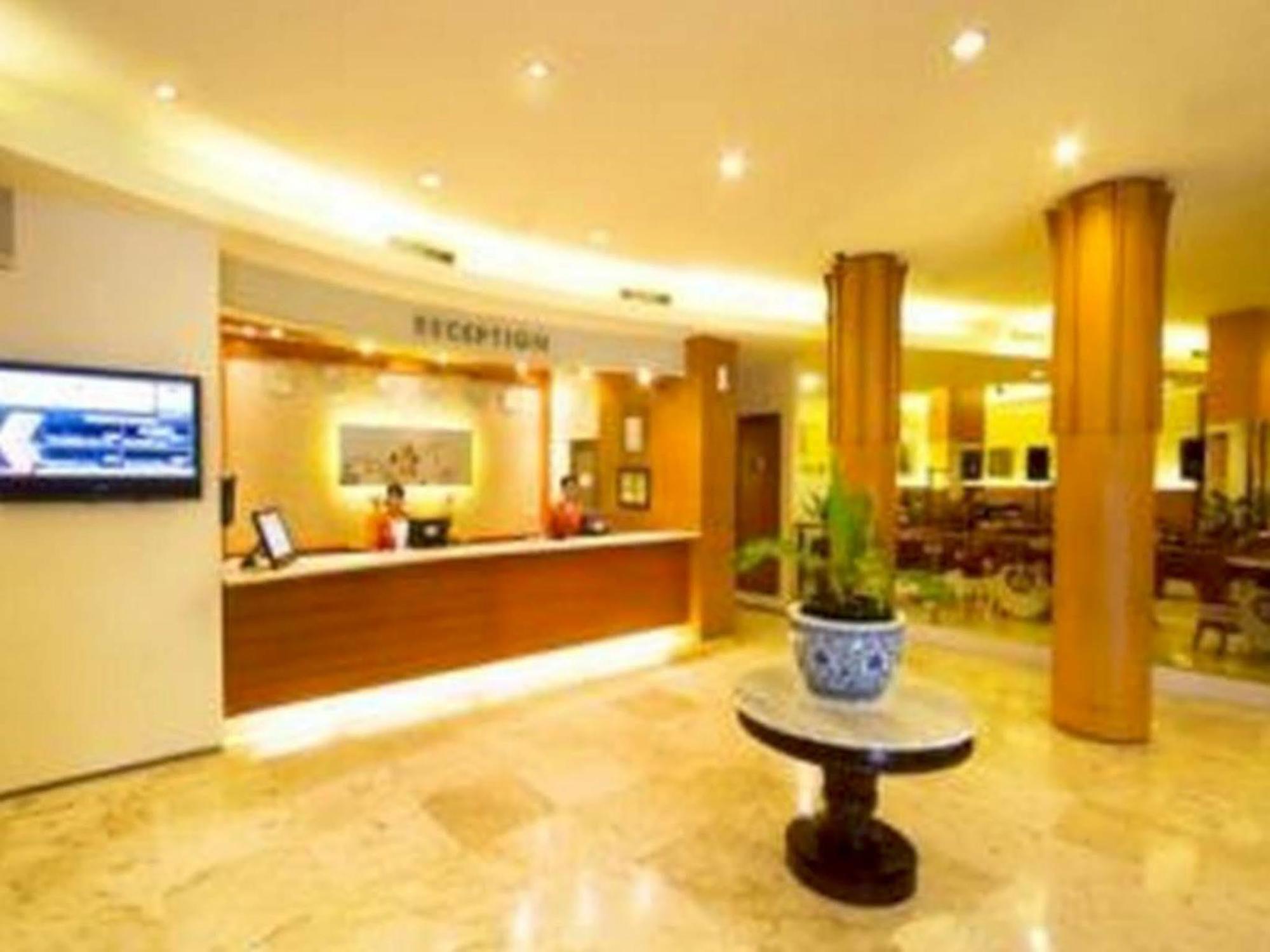 Hotel Bisanta Bidakara Tunjungan Surabaya Exterior photo